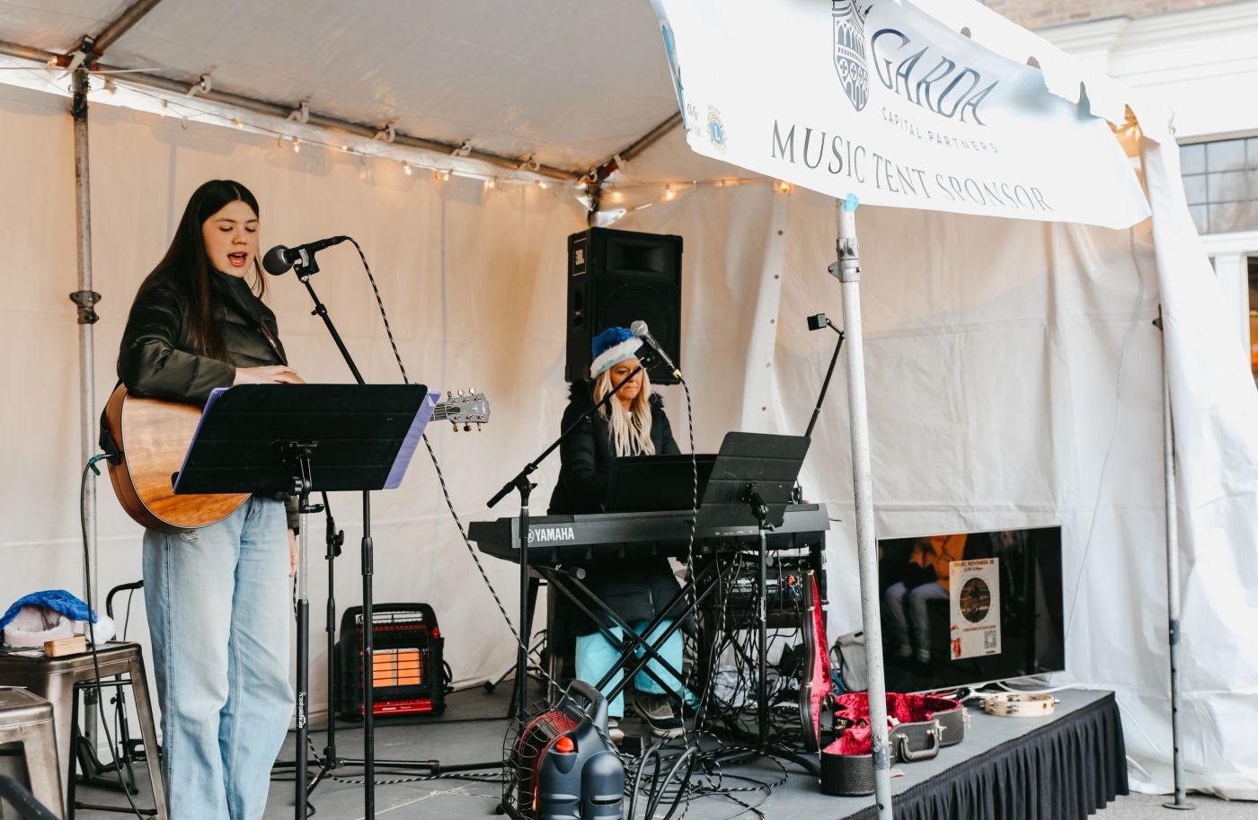 Carolers & Live Music
